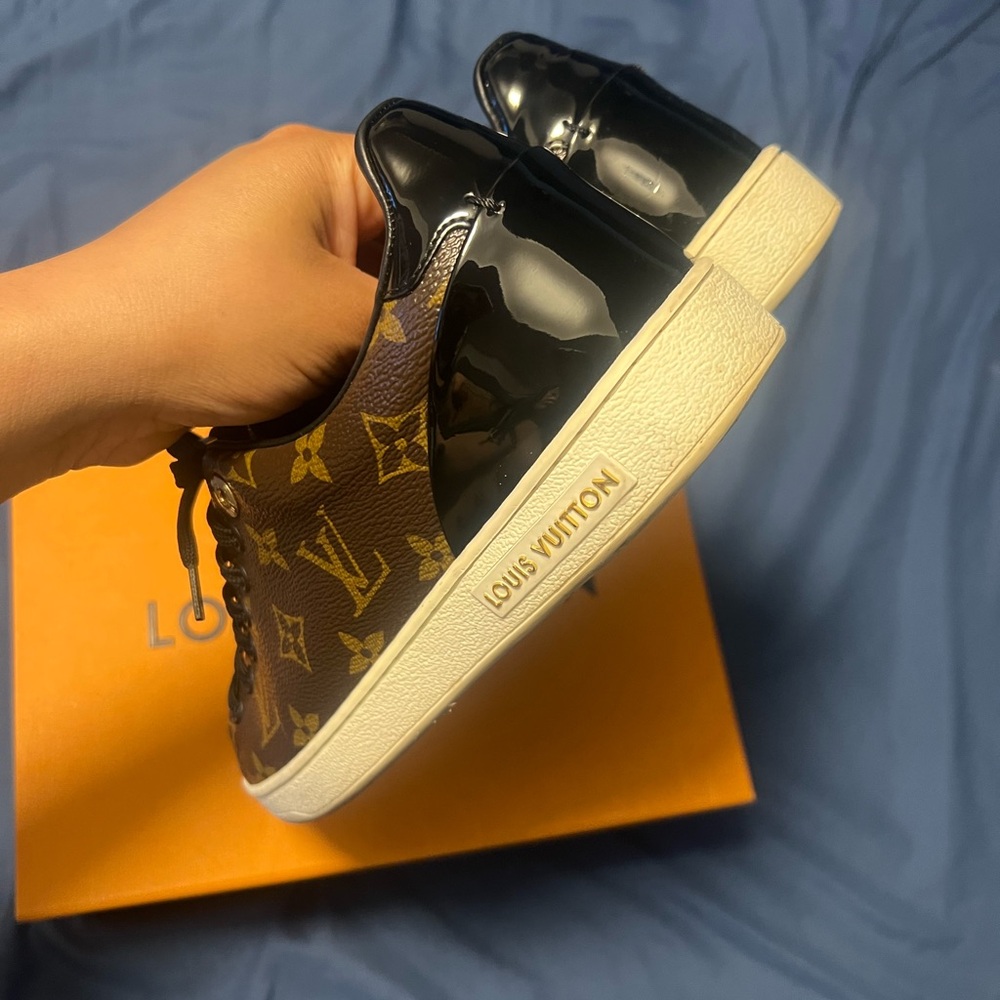 Louis Vuitton Front Row Sneaker - Picture 12 of 12